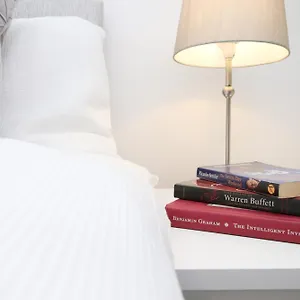 Modern Guesthouse, Fast Wi-fi, Street Free Parking, Central, Fully Equipped Cardiff